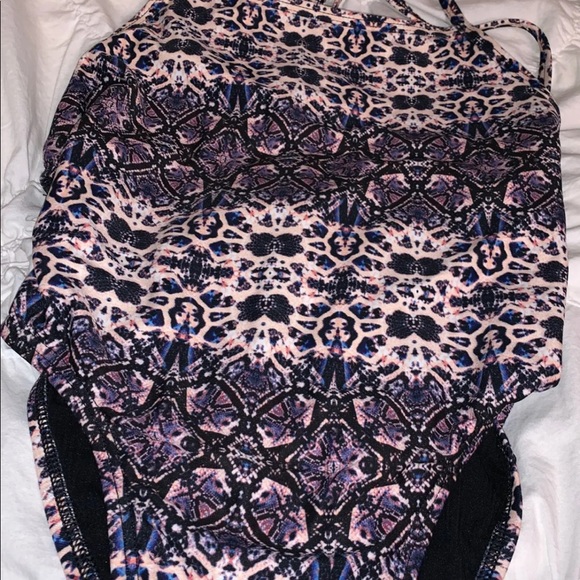 ❌SOLD❌Jolyn pattern tie back onesie - Picture 3 of 4